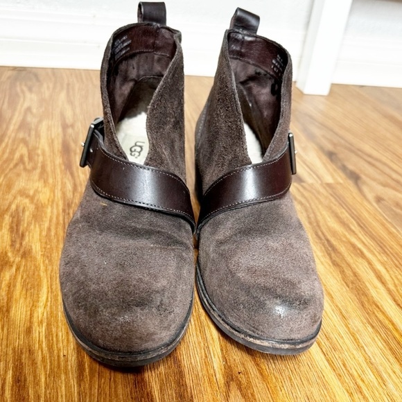UGG Wright Suede Belted Ankle Boots Brown Block Heel Buckle sz 6 - Picture 6 of 9